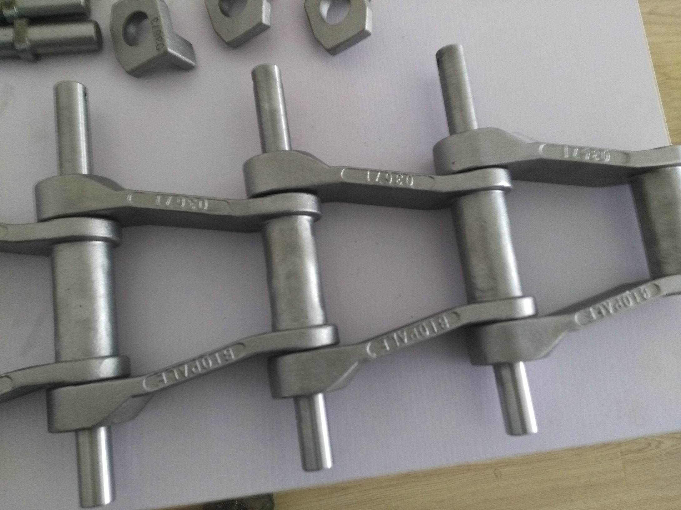 roller chain link
